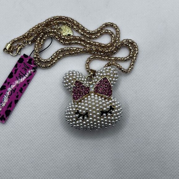 NECKLACE! Betsey Johnson Faux Pearl Bunny w/ Rhinestone Bow BNWT - Picture 2 of 7